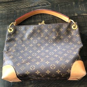 Louis Vuitton Berri PM